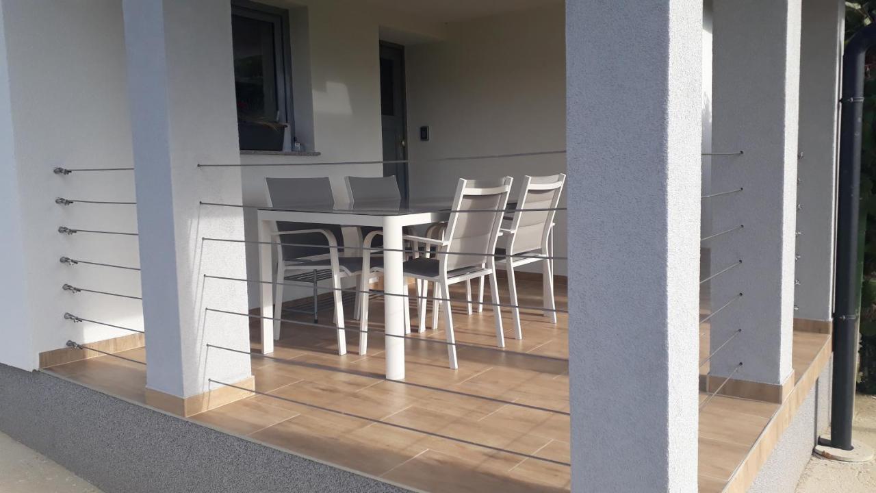 Na Off Villa Radenci Eksteriør billede